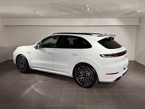 Porsche Cayenne 3 of 14