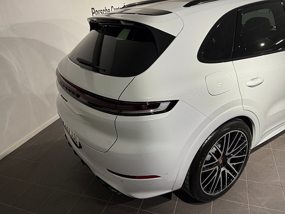 Porsche Cayenne 7 of 14
