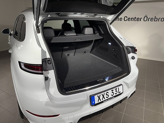 Porsche Cayenne 9 of 14