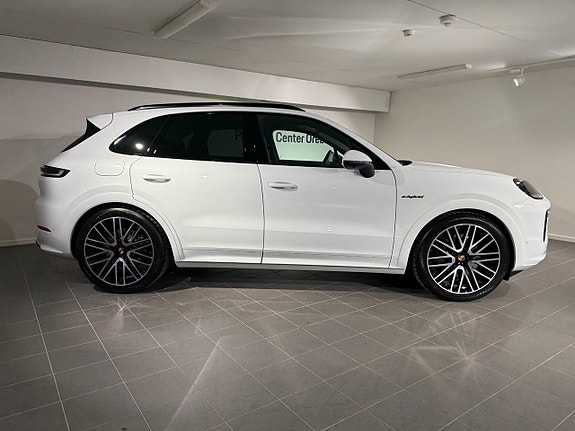 Porsche Cayenne 5 of 14