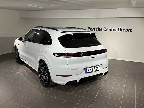 Porsche Cayenne 4 of 14