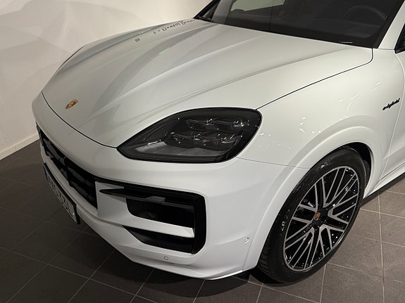 Porsche Cayenne 8 of 14