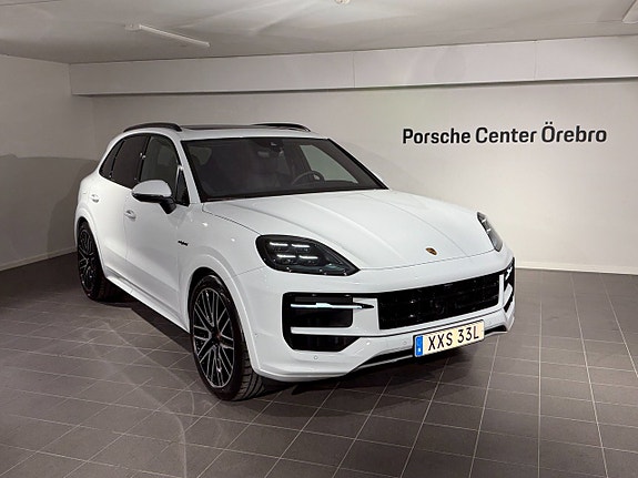 Porsche Cayenne 2 of 14
