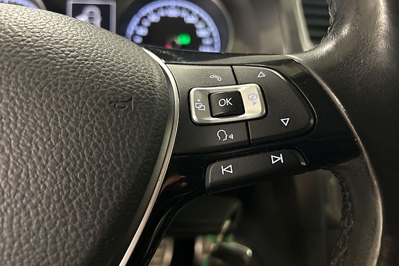 Volkswagen Golf Alltrack 22 of 29