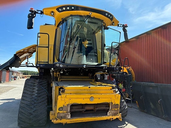 New Holland CR 10.90 8 of 11