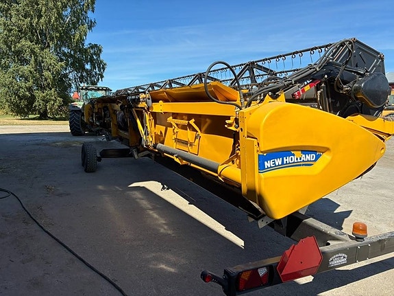New Holland CR 10.90 4 of 11
