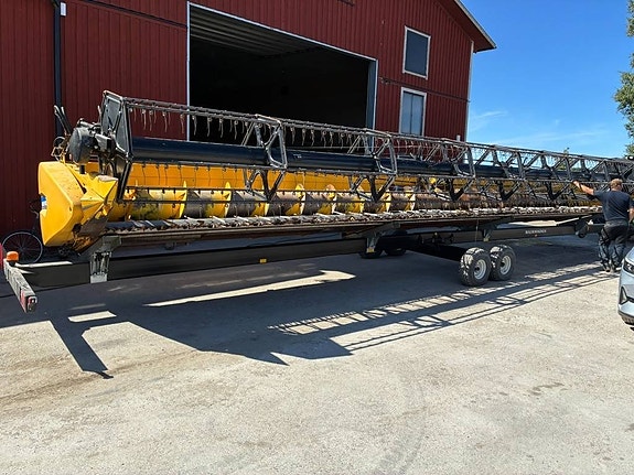 New Holland CR 10.90 3 of 11