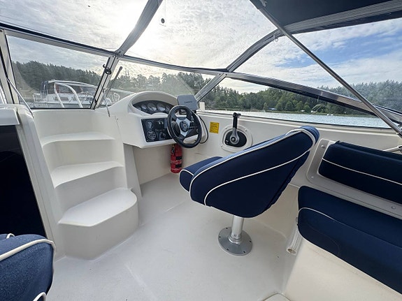 Bella 640 dc - mercruiser 4.3 2005 5 of 10