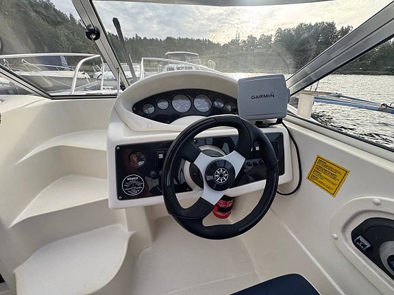 Bella 640 dc - mercruiser 4.3 2005 7 of 10