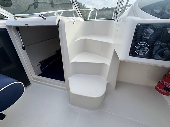 Bella 640 dc - mercruiser 4.3 2005 8 of 10