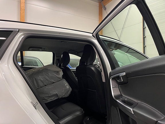 Volvo V60 11 of 16
