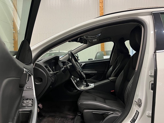 Volvo V60 13 of 16