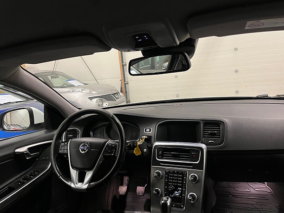 Volvo V60 12 of 16