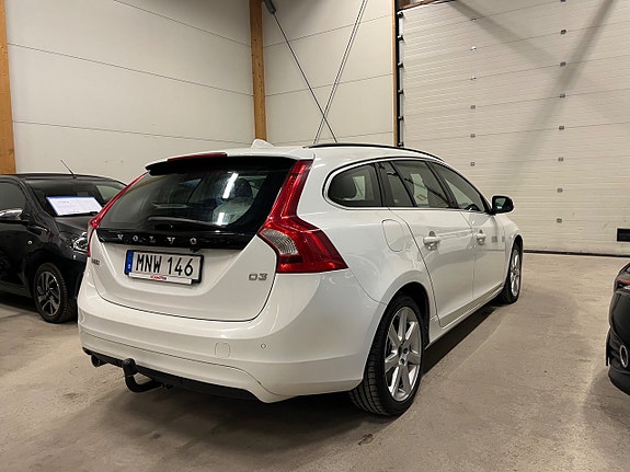 Volvo V60 4 of 16