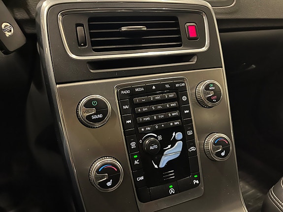 Volvo V60 15 of 16