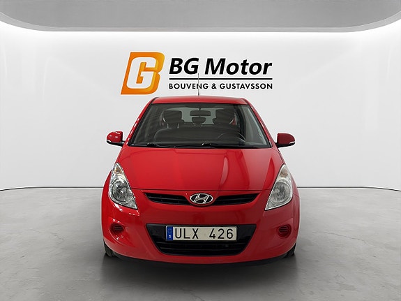Hyundai i20 2 of 18