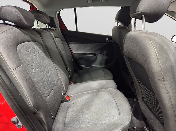 Hyundai i20 10 of 18