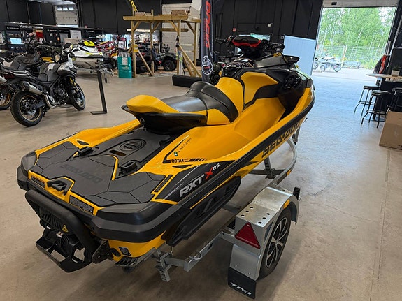 SEA-DOO RXT-X RS 300 2021 INK TRAILER 6 of 7