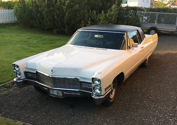 Cadillac Coupé DeVille 3 of 9