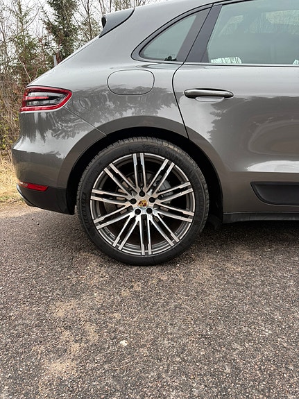 Porsche Macan S 3 of 8