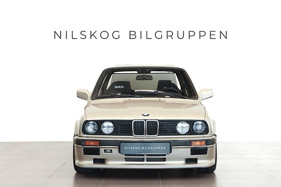 BMW 320 2 of 11