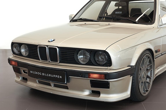 BMW 320 4 of 11