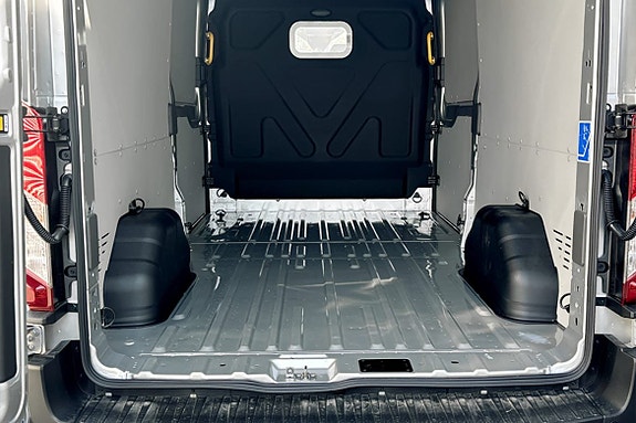 Ford Transit 7 of 7