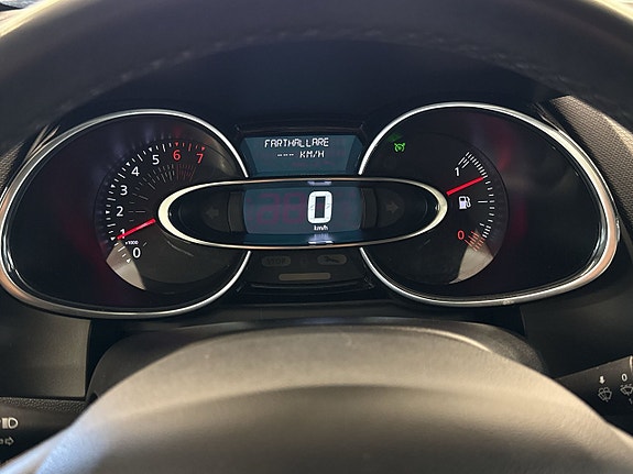 Renault Clio 23 of 26