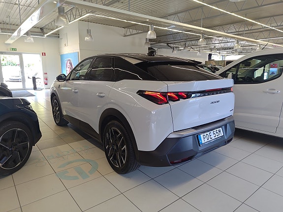 Peugeot 3008 2 of 8