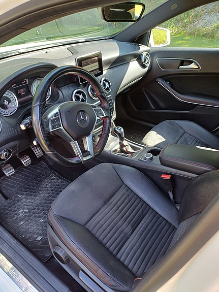 Mercedes-Benz A180 4 of 5
