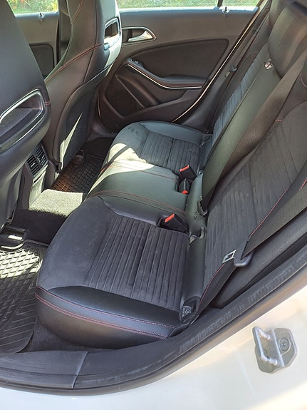 Mercedes-Benz A180 3 of 5