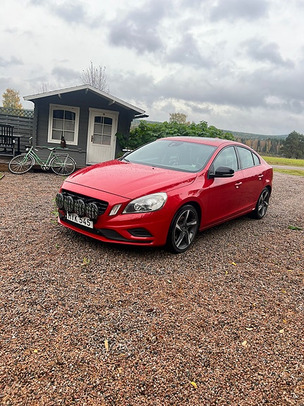 Volvo S60 2 of 5