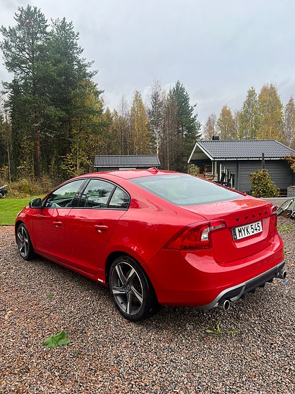 Volvo S60 4 of 5