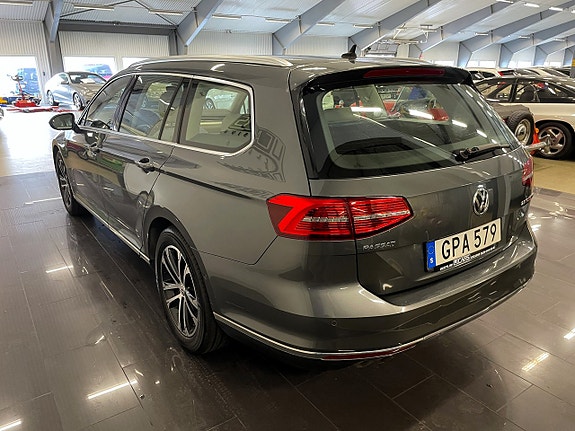 Volkswagen Passat 5 of 19