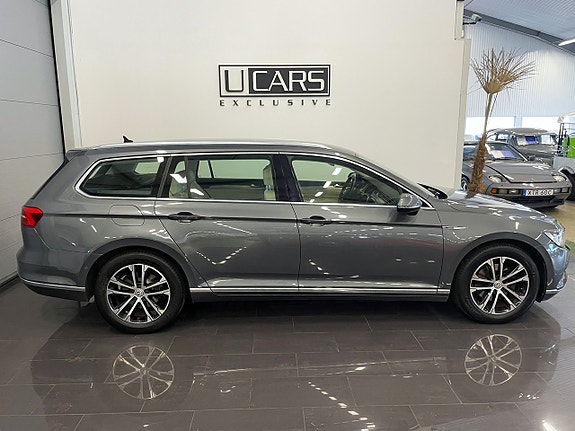 Volkswagen Passat 2 of 19