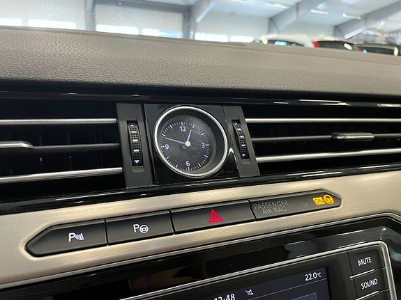 Volkswagen Passat 15 of 19