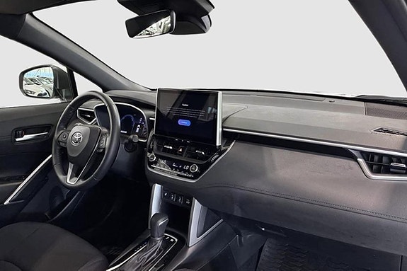 Toyota Corolla Cross 8 of 12