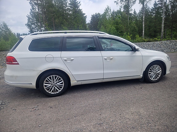 Volkswagen Passat 4 of 9