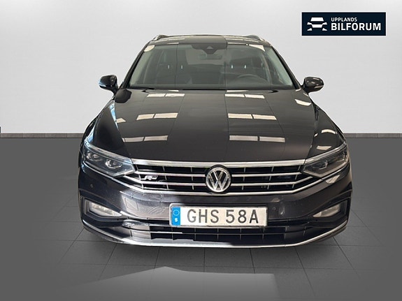 Volkswagen Passat 2 of 19