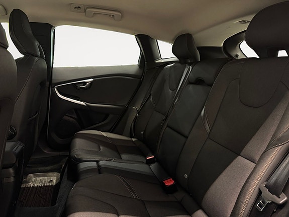 Volvo V40 Cross Country 14 of 22