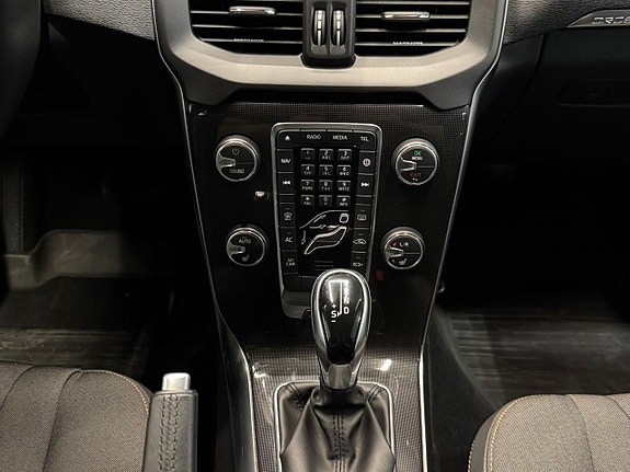 Volvo V40 Cross Country 11 of 22