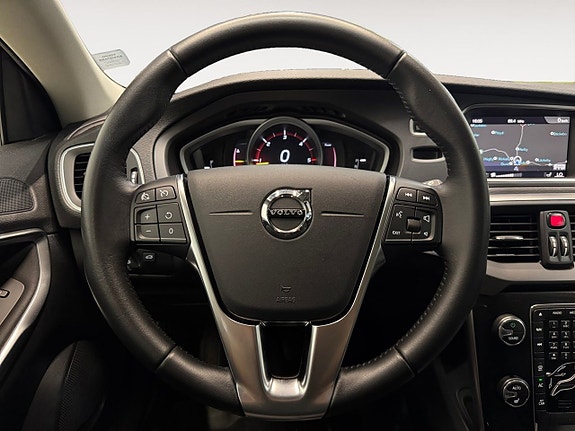 Volvo V40 Cross Country 13 of 22
