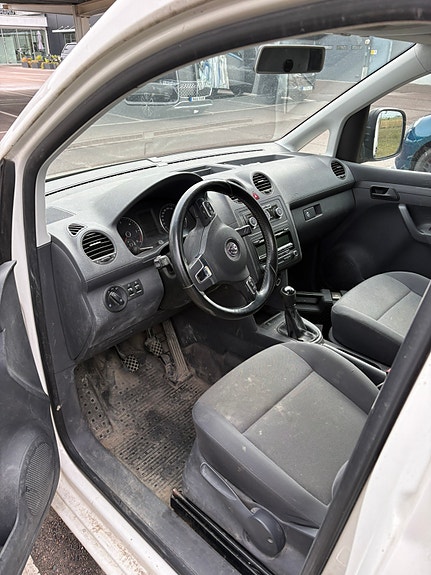 Volkswagen Caddy 2 of 3