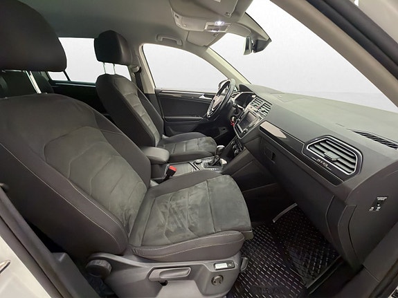 Volkswagen Tiguan 12 of 30