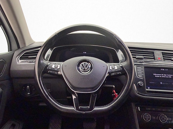 Volkswagen Tiguan 16 of 30