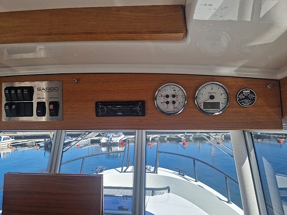 SARGO 28 Explorer - 2015 Volvo Penta D6-370/DP-H 3 of 12