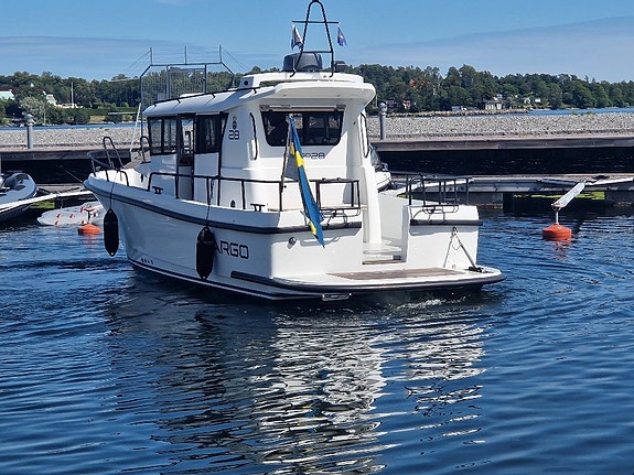 SARGO 28 Explorer - 2015 Volvo Penta D6-370/DP-H 2 of 12