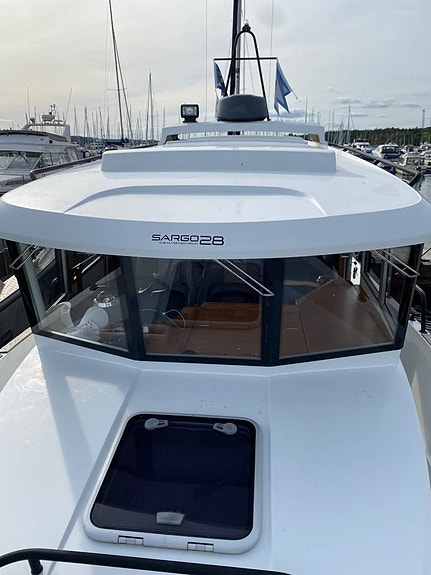 SARGO 28 Explorer - 2015 Volvo Penta D6-370/DP-H 11 of 12