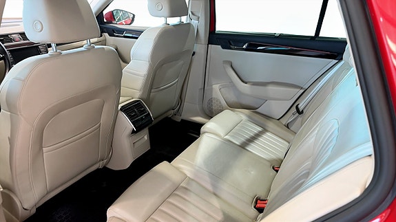 Skoda Superb 14 of 16