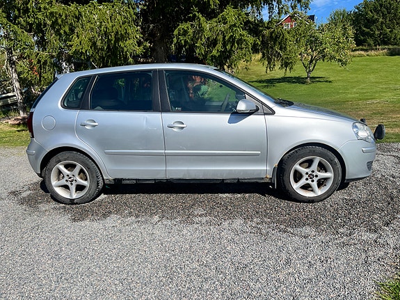Volkswagen Polo 2 of 4